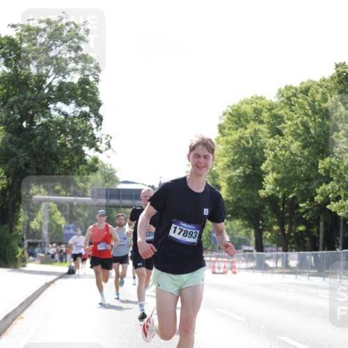 29.06.2025 - hella hamburg halbmarathon Jannik Wohlers http://msf.ph/oto/8184691 29.06.2025 09:43:13 Lombardsbrücke 2075, 2180, 2203, 7380, 8318, 10351, 13941, 15023, 15136, 17893, 18763 meine-sportfotos.de