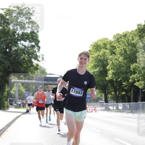 29.06.2025 - hella hamburg halbmarathon Jannik Wohlers http://msf.ph/oto/8184696 29.06.2025 09:43:13 Lombardsbrücke 2075, 2180, 2203, 7380, 8318, 10351, 13941, 15023, 15136, 17893, 18763 meine-sportfotos.de