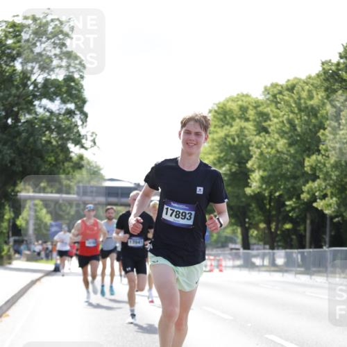 29.06.2025 - hella hamburg halbmarathon Jannik Wohlers http://msf.ph/oto/8184702 29.06.2025 09:43:13 Lombardsbrücke 2075, 2180, 2203, 7380, 8318, 10351, 13941, 15023, 15136, 17893, 18763 meine-sportfotos.de