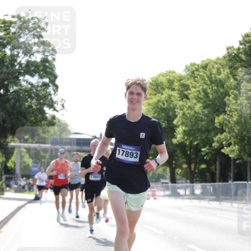 29.06.2025 - hella hamburg halbmarathon Jannik Wohlers http://msf.ph/oto/8184708 29.06.2025 09:43:13 Lombardsbrücke 2075, 2180, 2203, 7380, 8318, 10351, 13941, 15023, 15136, 17893, 18763 meine-sportfotos.de