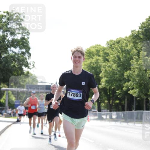 29.06.2025 - hella hamburg halbmarathon Jannik Wohlers http://msf.ph/oto/8184716 29.06.2025 09:43:13 Lombardsbrücke 2075, 2180, 2203, 7380, 8318, 10351, 13941, 15023, 15136, 17893, 18763 meine-sportfotos.de