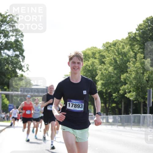 29.06.2025 - hella hamburg halbmarathon Jannik Wohlers http://msf.ph/oto/8184731 29.06.2025 09:43:14 Lombardsbrücke 2075, 2180, 2203, 7380, 8318, 9804, 10351, 13941, 15023, 15136, 17893, 18763 meine-sportfotos.de