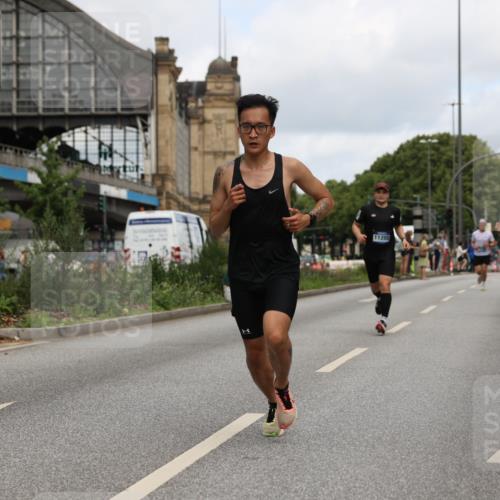 29.06.2025 - hella hamburg halbmarathon Yannick Fuchs http://msf.ph/oto/8184733 29.06.2025 10:29:16 20KM 1002, 1080, 3005, 4477, 5048, 5152, 5550, 6169, 6878, 7534, 7628, 7884, 9519, 9686, 11202, 11230, 11661, 14069, 15902, 16417, 17014, 18026, 18837 meine-sportfotos.de