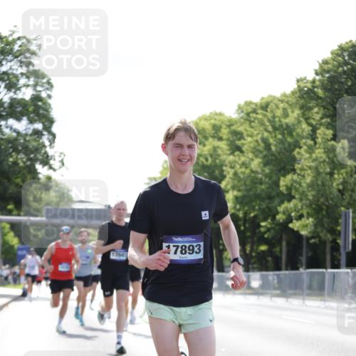 29.06.2025 - hella hamburg halbmarathon Jannik Wohlers http://msf.ph/oto/8184740 29.06.2025 09:43:14 Lombardsbrücke 2075, 2180, 2203, 7380, 8318, 9804, 10351, 13941, 15023, 15136, 17893, 18763 meine-sportfotos.de