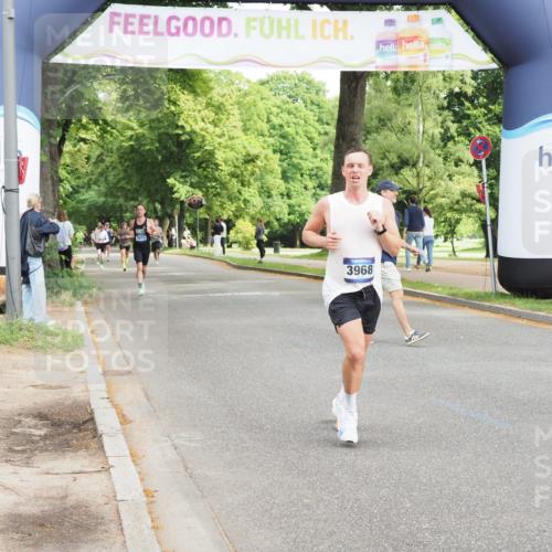 29.06.2025 - hella hamburg halbmarathon MichiJ http://msf.ph/oto/8184762 29.06.2025 10:18:24 Zwischen KM18-KM19 3968, 6090, 10222, 10351, 15655, 18763 meine-sportfotos.de