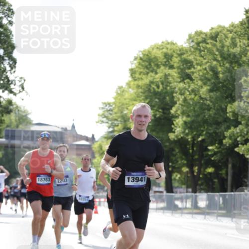 29.06.2025 - hella hamburg halbmarathon Jannik Wohlers http://msf.ph/oto/8184771 29.06.2025 09:43:15 Lombardsbrücke 2075, 2180, 2203, 7380, 8318, 9804, 10351, 13941, 15023, 15136, 17893, 18763 meine-sportfotos.de