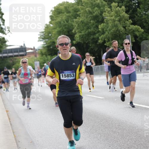 29.06.2025 - hella hamburg halbmarathon Jannik Wohlers http://msf.ph/oto/8184780 29.06.2025 10:23:26 Lombardsbrücke 1444, 1545, 2125, 2489, 4122, 4646, 4990, 5055, 5160, 5358, 5661, 6747, 8031, 8141, 8149, 8181, 8502, 8676, 8717, 9217, 9603, 9715, 10649, 11044, 11415, 11454, 11793, 13149, 14521, 15739, 15853, 16331, 17385, 17513, 18091, 18314, 18745, 18998, 19017 meine-sportfotos.de