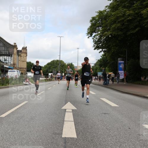 29.06.2025 - hella hamburg halbmarathon Yannick Fuchs http://msf.ph/oto/8184807 29.06.2025 10:29:17 20KM 1002, 1080, 3005, 4477, 5048, 5152, 5550, 6169, 6878, 7534, 7628, 7884, 9519, 9686, 11202, 11230, 11661, 14069, 14388, 15902, 16417, 17014, 18026, 18837 meine-sportfotos.de