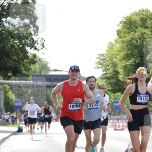 29.06.2025 - hella hamburg halbmarathon Jannik Wohlers http://msf.ph/oto/8184834 29.06.2025 09:43:15 Lombardsbrücke 2075, 2180, 2203, 7380, 8318, 9804, 10351, 13941, 15023, 15136, 17893, 18763 meine-sportfotos.de