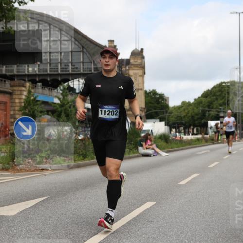 29.06.2025 - hella hamburg halbmarathon Yannick Fuchs http://msf.ph/oto/8184850 29.06.2025 10:29:19 20KM 1002, 4477, 5048, 5152, 5550, 6169, 6878, 7628, 7884, 8395, 9519, 9686, 11202, 11230, 11661, 14069, 14388, 15902, 16417, 17014, 18026, 18837 meine-sportfotos.de
