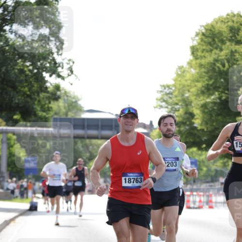 29.06.2025 - hella hamburg halbmarathon Jannik Wohlers http://msf.ph/oto/8184860 29.06.2025 09:43:16 Lombardsbrücke 2075, 2180, 2203, 8318, 9804, 10351, 13941, 15023, 15136, 17893, 18763, 18832 meine-sportfotos.de