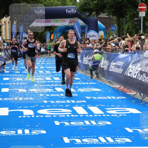 29.06.2025 - hella hamburg halbmarathon Zöllner http://msf.ph/oto/8184870 29.06.2025 10:33:20 Ziel 1959, 4679, 7723, 9047, 14167, 16881, 17175, 18455 meine-sportfotos.de