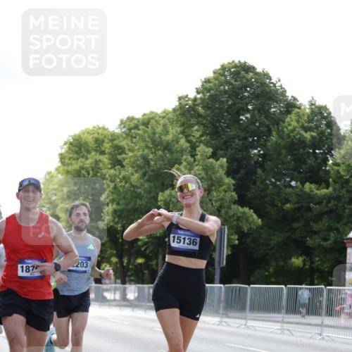 29.06.2025 - hella hamburg halbmarathon Jannik Wohlers http://msf.ph/oto/8184891 29.06.2025 09:43:16 Lombardsbrücke 2075, 2180, 2203, 8318, 9804, 10351, 13941, 15023, 15136, 17893, 18763, 18832 meine-sportfotos.de