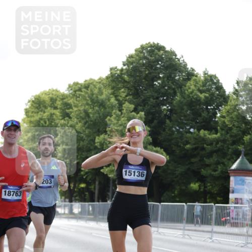 29.06.2025 - hella hamburg halbmarathon Jannik Wohlers http://msf.ph/oto/8184904 29.06.2025 09:43:16 Lombardsbrücke 2075, 2180, 2203, 8318, 9804, 10351, 13941, 15023, 15136, 17893, 18763, 18832 meine-sportfotos.de