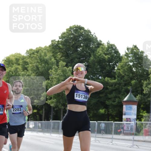 29.06.2025 - hella hamburg halbmarathon Jannik Wohlers http://msf.ph/oto/8184916 29.06.2025 09:43:17 Lombardsbrücke 2075, 2180, 2203, 8318, 9804, 10351, 13941, 15023, 15136, 17040, 17893, 18763, 18832 meine-sportfotos.de
