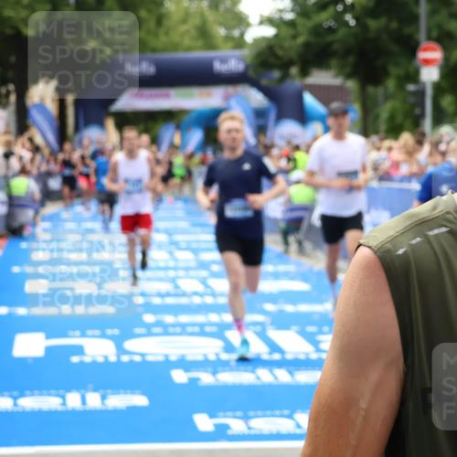 29.06.2025 - hella hamburg halbmarathon Zöllner http://msf.ph/oto/8184922 29.06.2025 10:42:13 Ziel 1441, 5682, 7765, 9365, 10216, 12098, 13709, 14899, 16626, 16677, 17363, 18772, 18802 meine-sportfotos.de