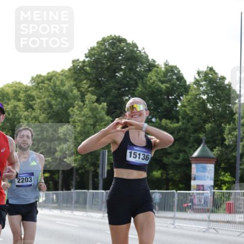 29.06.2025 - hella hamburg halbmarathon Jannik Wohlers http://msf.ph/oto/8184924 29.06.2025 09:43:17 Lombardsbrücke 2075, 2180, 2203, 8318, 9804, 10351, 13941, 15023, 15136, 17040, 17893, 18763, 18832 meine-sportfotos.de