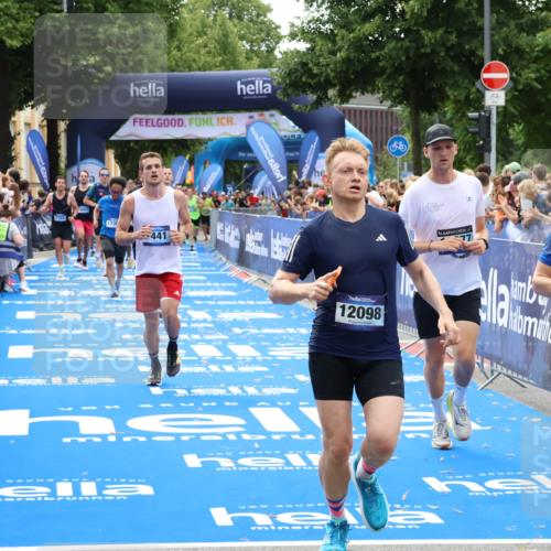 29.06.2025 - hella hamburg halbmarathon Zöllner http://msf.ph/oto/8184929 29.06.2025 10:42:14 Ziel 1441, 5682, 7765, 9365, 10216, 12098, 13709, 14899, 16626, 16677, 17182, 17363, 18772, 18802 meine-sportfotos.de