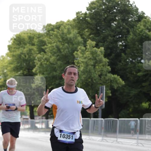29.06.2025 - hella hamburg halbmarathon Jannik Wohlers http://msf.ph/oto/8184943 29.06.2025 09:43:18 Lombardsbrücke 2075, 2180, 2203, 8318, 9804, 10351, 13941, 15023, 15136, 17040, 17893, 18763, 18832 meine-sportfotos.de