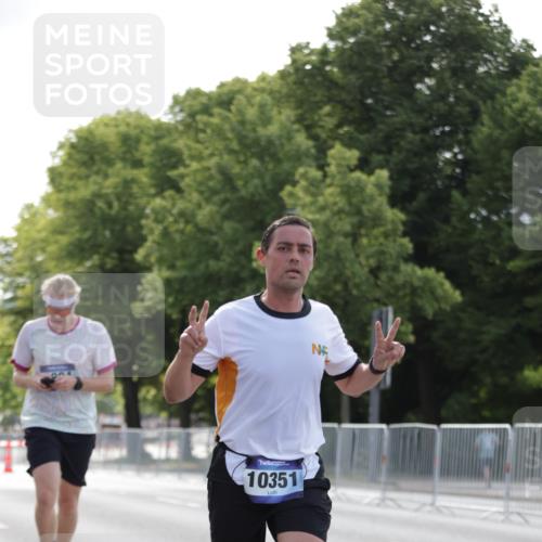 29.06.2025 - hella hamburg halbmarathon Jannik Wohlers http://msf.ph/oto/8184950 29.06.2025 09:43:18 Lombardsbrücke 2075, 2180, 2203, 8318, 9804, 10351, 13941, 15023, 15136, 17040, 17893, 18763, 18832 meine-sportfotos.de