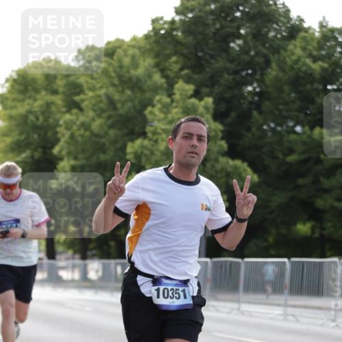 29.06.2025 - hella hamburg halbmarathon Jannik Wohlers http://msf.ph/oto/8184966 29.06.2025 09:43:18 Lombardsbrücke 2075, 2180, 2203, 8318, 9804, 10351, 13941, 15023, 15136, 17040, 17893, 18763, 18832 meine-sportfotos.de