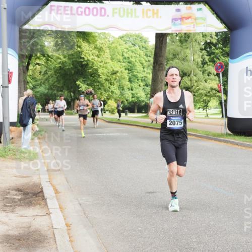 29.06.2025 - hella hamburg halbmarathon MichiJ http://msf.ph/oto/8184968 29.06.2025 10:18:28 Zwischen KM18-KM19 2075, 3968, 6090, 15655, 18763 meine-sportfotos.de