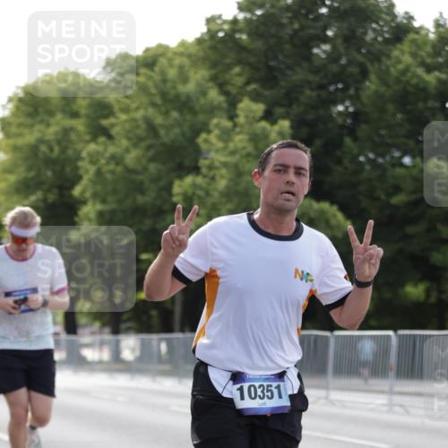 29.06.2025 - hella hamburg halbmarathon Jannik Wohlers http://msf.ph/oto/8184974 29.06.2025 09:43:18 Lombardsbrücke 2075, 2180, 2203, 8318, 9804, 10351, 13941, 15023, 15136, 17040, 17893, 18763, 18832 meine-sportfotos.de