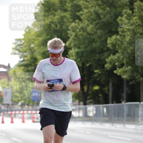 29.06.2025 - hella hamburg halbmarathon Jannik Wohlers http://msf.ph/oto/8184979 29.06.2025 09:43:19 Lombardsbrücke 2075, 2180, 2203, 8318, 9804, 10351, 13941, 15023, 15136, 17040, 17893, 18763, 18832 meine-sportfotos.de