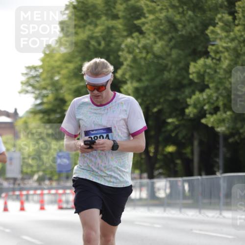 29.06.2025 - hella hamburg halbmarathon Jannik Wohlers http://msf.ph/oto/8184988 29.06.2025 09:43:19 Lombardsbrücke 2075, 2180, 2203, 8318, 9804, 10351, 13941, 15023, 15136, 17040, 17893, 18763, 18832 meine-sportfotos.de