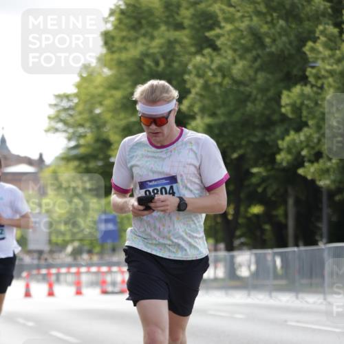 29.06.2025 - hella hamburg halbmarathon Jannik Wohlers http://msf.ph/oto/8184995 29.06.2025 09:43:19 Lombardsbrücke 2075, 2180, 2203, 8318, 9804, 10351, 13941, 15023, 15136, 17040, 17893, 18763, 18832 meine-sportfotos.de