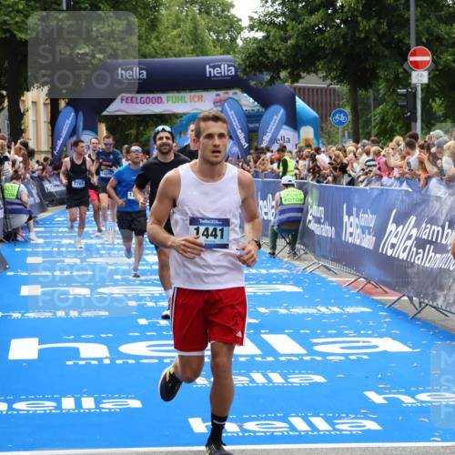 29.06.2025 - hella hamburg halbmarathon Zöllner http://msf.ph/oto/8184997 29.06.2025 10:42:16 Ziel 1441, 1903, 5682, 7765, 7865, 9365, 13709, 14811, 14899, 16626, 16660, 17182, 17363, 18772, 18802 meine-sportfotos.de