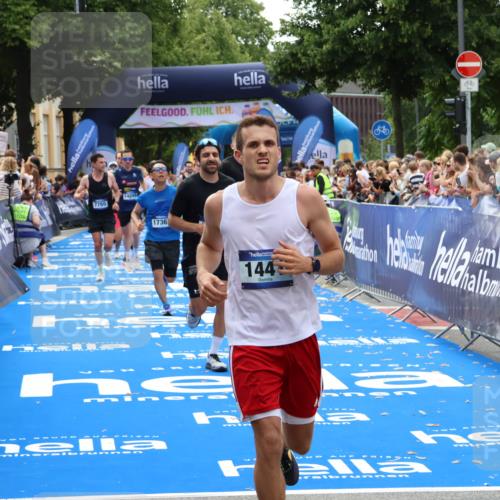 29.06.2025 - hella hamburg halbmarathon Zöllner http://msf.ph/oto/8185005 29.06.2025 10:42:16 Ziel 1441, 1903, 5682, 7765, 7865, 9365, 13709, 14811, 14899, 16626, 16660, 17182, 17363, 18772, 18802 meine-sportfotos.de