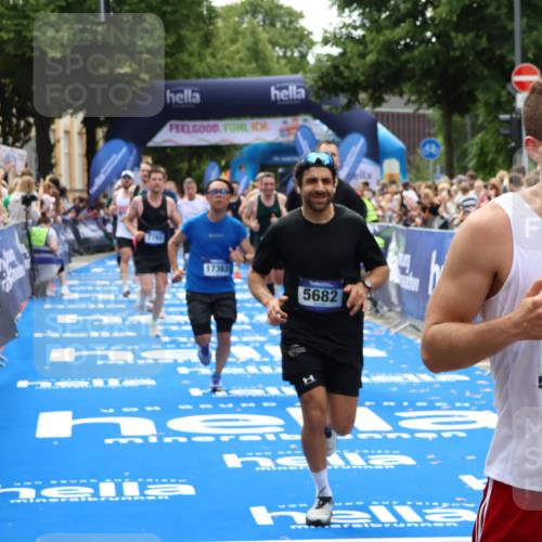 29.06.2025 - hella hamburg halbmarathon Zöllner http://msf.ph/oto/8185033 29.06.2025 10:42:17 Ziel 1903, 2675, 5682, 7765, 7865, 9365, 13709, 14811, 14899, 16626, 16660, 17182, 17363, 18772, 18802 meine-sportfotos.de
