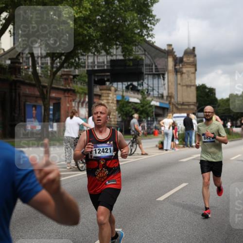 29.06.2025 - hella hamburg halbmarathon Yannick Fuchs http://msf.ph/oto/8185036 29.06.2025 10:43:32 20KM 1094, 1342, 1381, 1452, 1476, 2013, 2504, 2592, 2596, 2706, 2878, 2889, 2937, 3060, 4017, 4183, 4185, 4832, 5460, 5705, 6158, 7067, 7297, 7332, 8112, 8437, 8821, 9038, 9126, 9213, 9463, 9619, 9649, 9695, 9924, 9965, 10184, 10859, 11340, 11519, 11579, 11779, 11819, 11977, 12094, 12421, 12533, 12670, 13233, 13269, 13688, 13690, 14526, 15422, 15523, 15857, 16114, 16369, 16627, 16653, 16731, 16891, 17173, 17632, 17753, 18058, 18842, 18873, 18926, 19109 meine-sportfotos.de