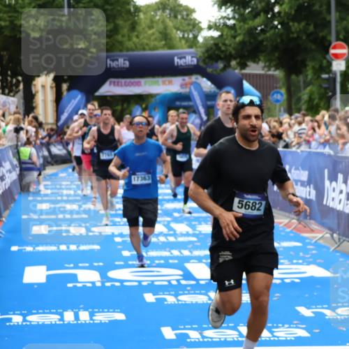 29.06.2025 - hella hamburg halbmarathon Zöllner http://msf.ph/oto/8185038 29.06.2025 10:42:17 Ziel 1903, 2675, 5682, 7765, 7865, 9365, 13709, 14811, 14899, 16626, 16660, 17182, 17363, 18772, 18802 meine-sportfotos.de