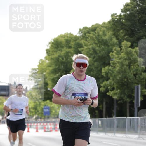 29.06.2025 - hella hamburg halbmarathon Jannik Wohlers http://msf.ph/oto/8185047 29.06.2025 09:43:19 Lombardsbrücke 2075, 2180, 2203, 8318, 9804, 10351, 13941, 15023, 15136, 17040, 17893, 18763, 18832 meine-sportfotos.de