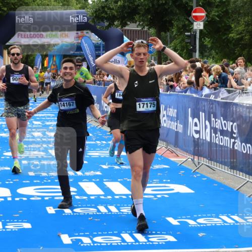 29.06.2025 - hella hamburg halbmarathon Zöllner http://msf.ph/oto/8185049 29.06.2025 10:33:22 Ziel 1959, 4679, 7723, 9047, 14167, 16881, 17175, 18455 meine-sportfotos.de