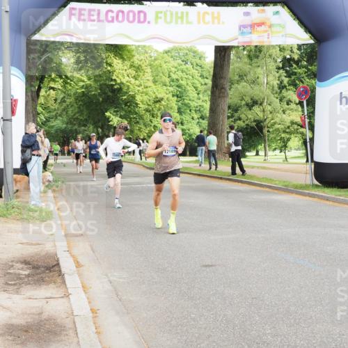 29.06.2025 - hella hamburg halbmarathon MichiJ http://msf.ph/oto/8185077 29.06.2025 10:18:31 Zwischen KM18-KM19 2075, 3968, 6090, 12189, 15883 meine-sportfotos.de