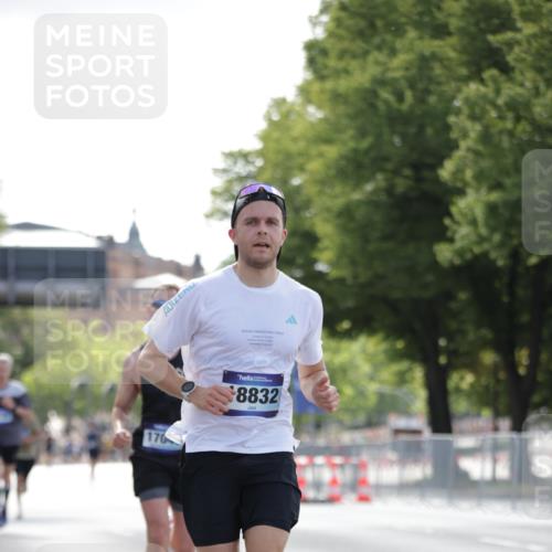 29.06.2025 - hella hamburg halbmarathon Jannik Wohlers http://msf.ph/oto/8185078 29.06.2025 09:43:20 Lombardsbrücke 2075, 2180, 2203, 8318, 9804, 10351, 13941, 15023, 15136, 17040, 17893, 18763, 18832 meine-sportfotos.de