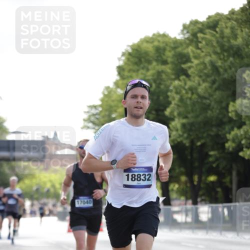 29.06.2025 - hella hamburg halbmarathon Jannik Wohlers http://msf.ph/oto/8185111 29.06.2025 09:43:21 Lombardsbrücke 2075, 2180, 2203, 3189, 8318, 9804, 10351, 11150, 13941, 15023, 15136, 17040, 17893, 18763, 18832 meine-sportfotos.de
