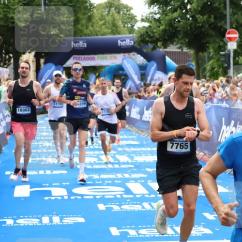 29.06.2025 - hella hamburg halbmarathon Zöllner http://msf.ph/oto/8185123 29.06.2025 10:42:20 Ziel 1312, 1903, 2675, 6770, 7765, 7865, 9365, 13709, 13746, 13807, 14811, 14899, 15270, 16626, 16660, 17182, 18802 meine-sportfotos.de