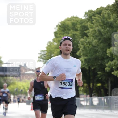 29.06.2025 - hella hamburg halbmarathon Jannik Wohlers http://msf.ph/oto/8185129 29.06.2025 09:43:21 Lombardsbrücke 2075, 2180, 2203, 3189, 8318, 9804, 10351, 11150, 13941, 15023, 15136, 17040, 17893, 18763, 18832 meine-sportfotos.de