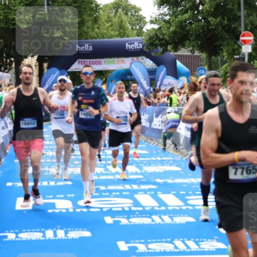 29.06.2025 - hella hamburg halbmarathon Zöllner http://msf.ph/oto/8185130 29.06.2025 10:42:20 Ziel 1312, 1903, 2675, 6770, 7765, 7865, 9365, 13709, 13746, 13807, 14811, 14899, 15270, 16626, 16660, 17182, 18802 meine-sportfotos.de