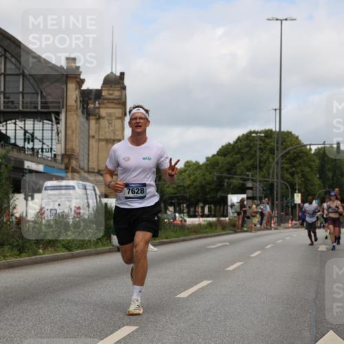 29.06.2025 - hella hamburg halbmarathon Yannick Fuchs http://msf.ph/oto/8185149 29.06.2025 10:29:24 20KM 1002, 4477, 5048, 5152, 6169, 6878, 7628, 7884, 7972, 8395, 8864, 9519, 9686, 11202, 11230, 11661, 14069, 14388, 15902, 16712, 17014, 18026, 18837, 19022 meine-sportfotos.de