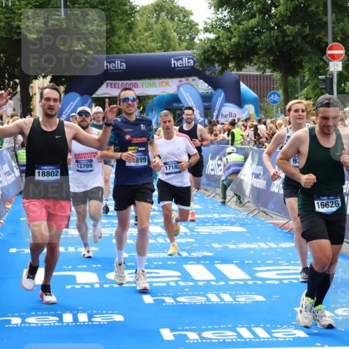 29.06.2025 - hella hamburg halbmarathon Zöllner http://msf.ph/oto/8185157 29.06.2025 10:42:20 Ziel 1312, 1903, 2675, 6770, 7765, 7865, 9365, 13709, 13746, 13807, 14811, 14899, 15270, 16626, 16660, 17182, 18802 meine-sportfotos.de