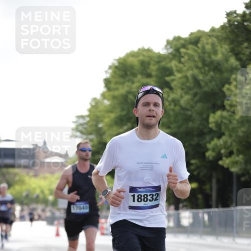 29.06.2025 - hella hamburg halbmarathon Jannik Wohlers http://msf.ph/oto/8185161 29.06.2025 09:43:21 Lombardsbrücke 2075, 2180, 2203, 3189, 8318, 9804, 10351, 11150, 13941, 15023, 15136, 17040, 17893, 18763, 18832 meine-sportfotos.de