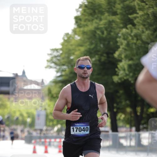 29.06.2025 - hella hamburg halbmarathon Jannik Wohlers http://msf.ph/oto/8185181 29.06.2025 09:43:21 Lombardsbrücke 2075, 2180, 2203, 3189, 8318, 9804, 10351, 11150, 13941, 15023, 15136, 17040, 17893, 18763, 18832 meine-sportfotos.de