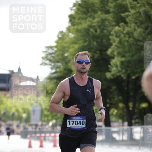 29.06.2025 - hella hamburg halbmarathon Jannik Wohlers http://msf.ph/oto/8185188 29.06.2025 09:43:22 Lombardsbrücke 2075, 2203, 3189, 8318, 9804, 10351, 11150, 13941, 15023, 15136, 17040, 17893, 18763, 18832 meine-sportfotos.de