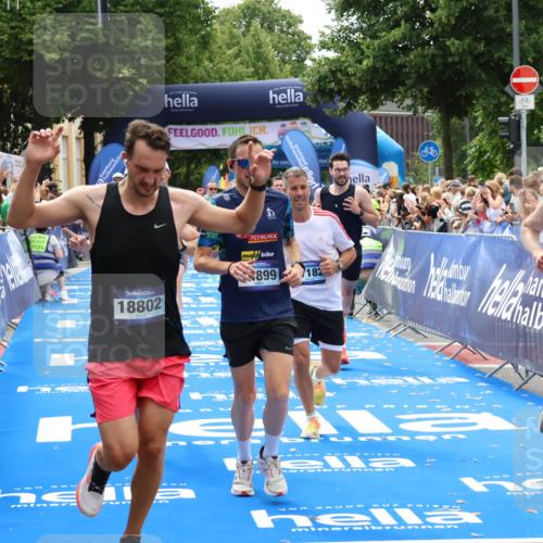 29.06.2025 - hella hamburg halbmarathon Zöllner http://msf.ph/oto/8185191 29.06.2025 10:42:21 Ziel 1312, 1903, 2675, 6639, 6770, 7865, 9365, 13709, 13746, 13807, 14811, 14899, 15270, 15654, 16626, 16660, 17182, 18802 meine-sportfotos.de