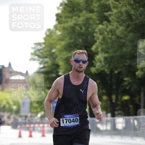 29.06.2025 - hella hamburg halbmarathon Jannik Wohlers http://msf.ph/oto/8185219 29.06.2025 09:43:22 Lombardsbrücke 2075, 2203, 3189, 8318, 9804, 10351, 11150, 13941, 15023, 15136, 17040, 17893, 18763, 18832 meine-sportfotos.de